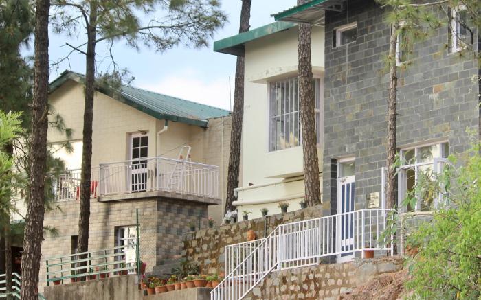 Pine Crest West Menage - Abode in nature's bounty