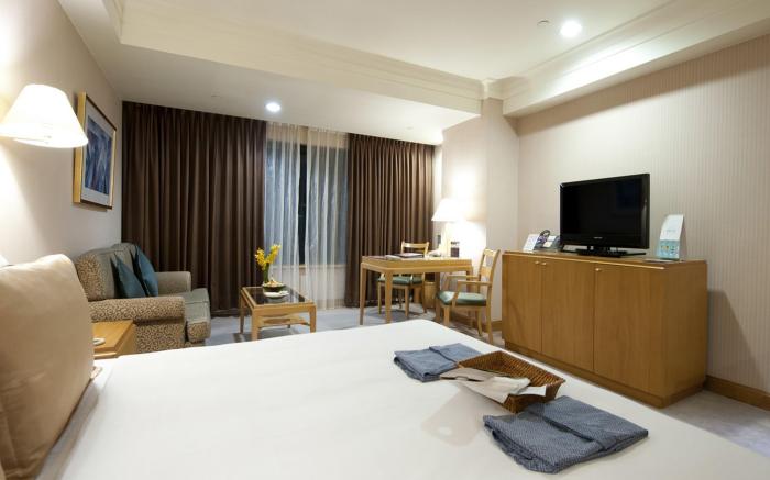 85 Sky Tower Hotel