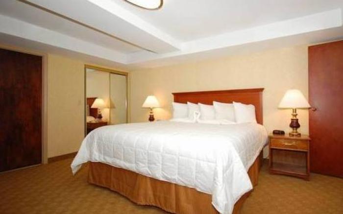 Clarion Hotel Broken Arrow - Tulsa