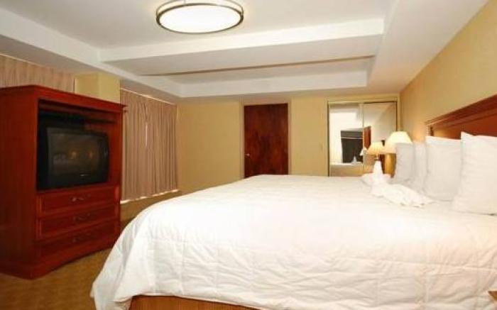 Clarion Hotel Broken Arrow - Tulsa
