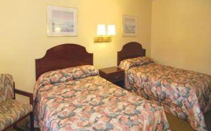Econo Lodge North