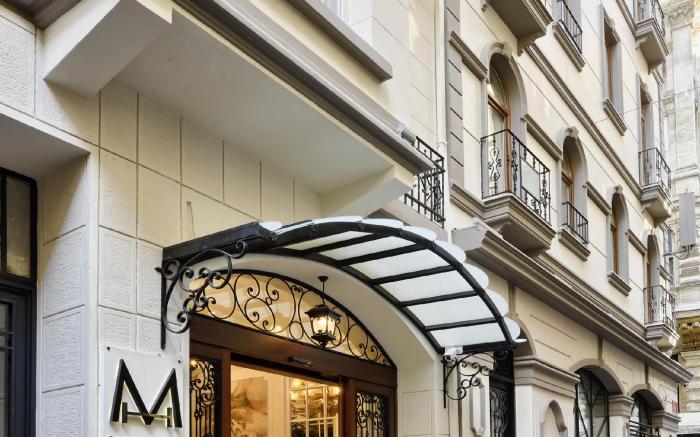 Mirrors Hotel