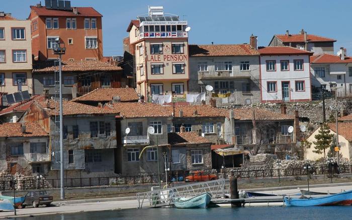 Lale Pension                                                                                