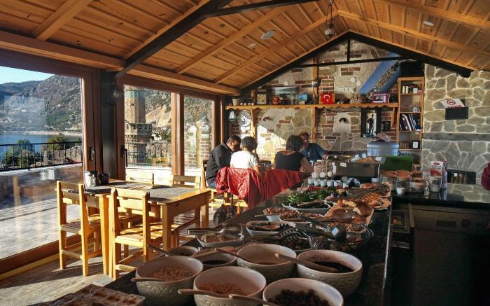 Lale Pension                                                                                