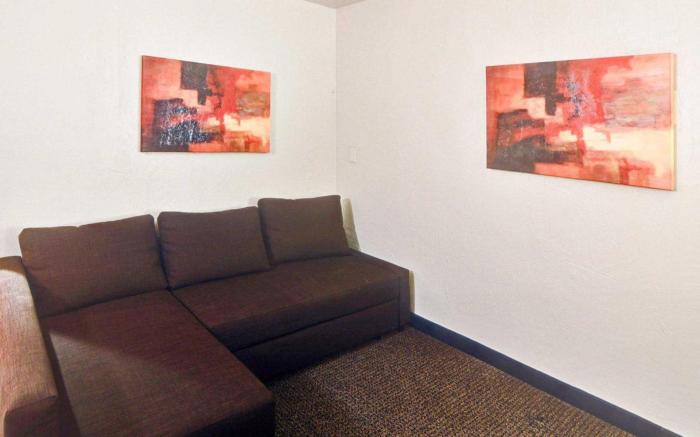 Rodeway Inn & Suites Lewisville I-35