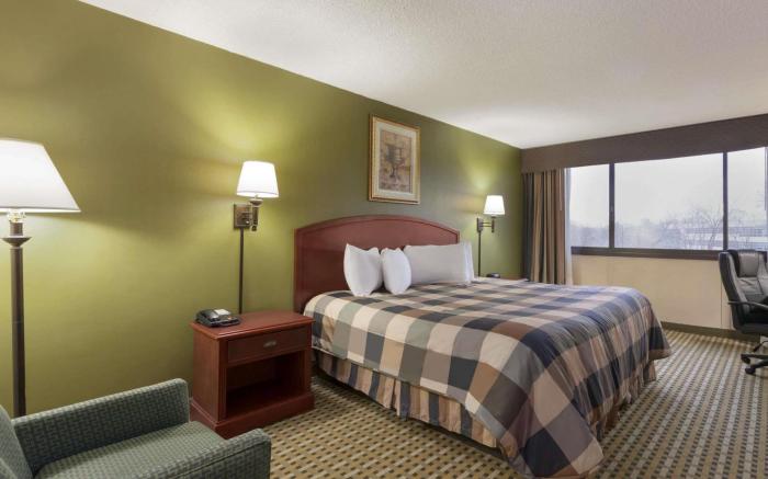 Ramada by Wyndham Rochelle Park Near Paramus