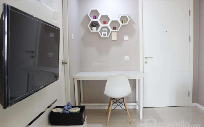 Luxurious 1BR @ Parahyangan Residence By Travelio