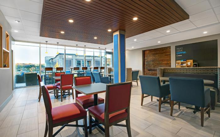 Holiday Inn Express And Suites Milwaukee - Brookfield