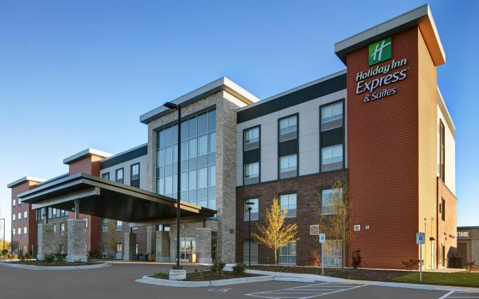 Holiday Inn Express And Suites Milwaukee - Brookfield