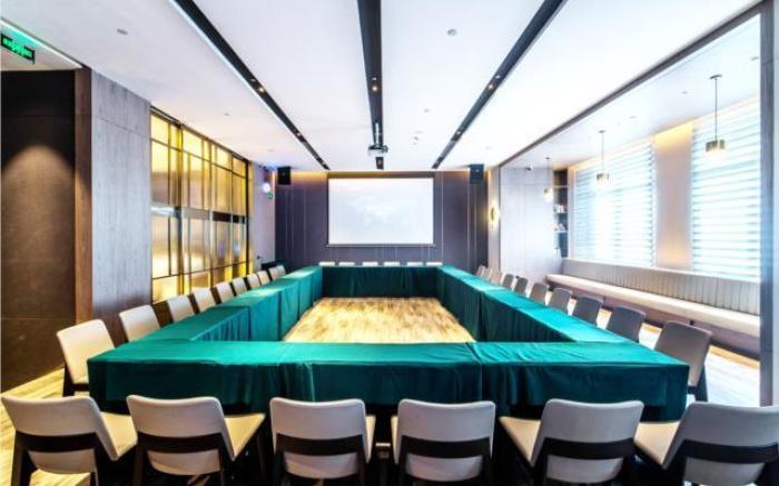 Echarm Plus Hotel Changsha High-speed Railway South Station Desiqin