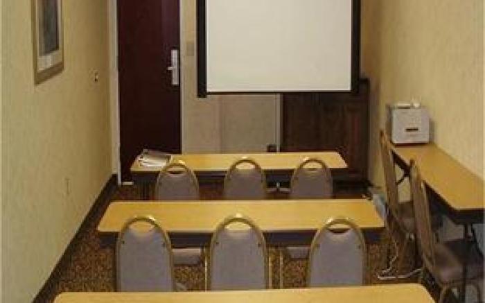 Holiday Inn Express Delano Highway 99 By IHG