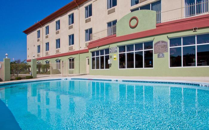 Holiday Inn Express Hotel & Suites Live Oak By IHG