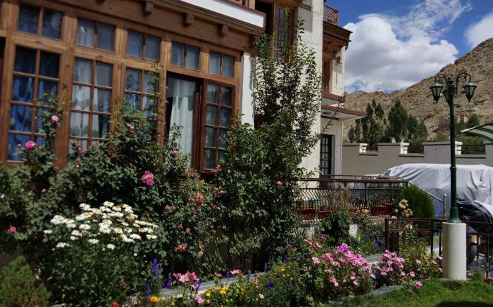 New Royal Guest House