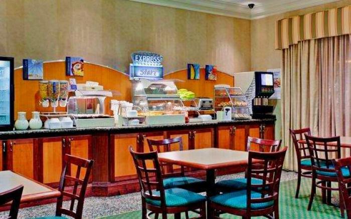Holiday Inn Express Hotel & Suites Milton By IHG