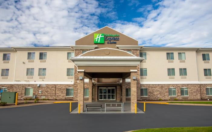 Holiday Inn Express Hotel And Suites Clinton By IHG