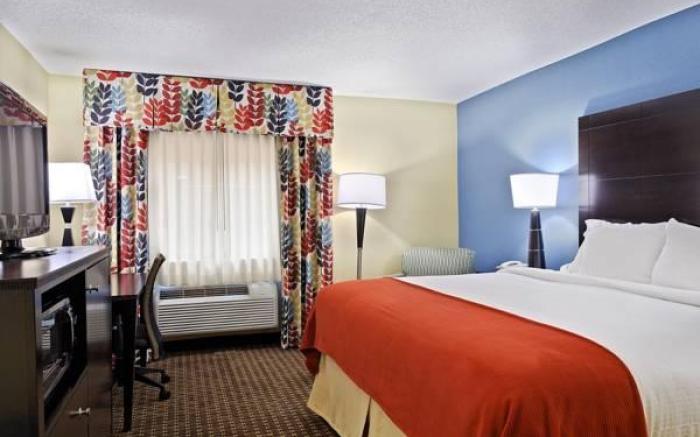 Holiday Inn Express Hotel Fort Campbell-Oak Grove By IHG