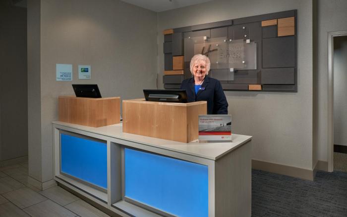 Holiday Inn Express Hotel & Suites Anniston/Oxford By IHG
