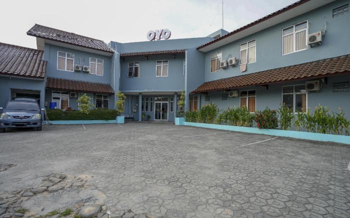 Super OYO 1844 Bravo Residence