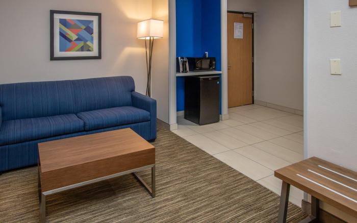 Holiday Inn Express Hotel & Suites Roseville - Galleria Area By IHG