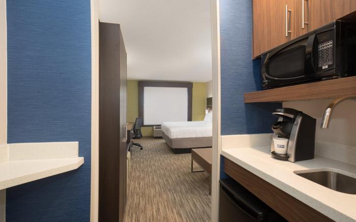 Holiday Inn Express Hotel & Suites Longmont By IHG