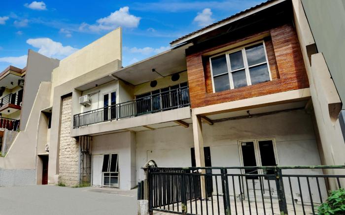 Hotel O Siwalankerto Near City Of Tomorrow Mall Formerly Padang Pasir C-12 Residence