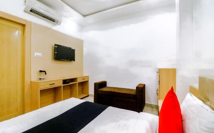 Capital O 61009 Hotel Raj Mahal Sarnath