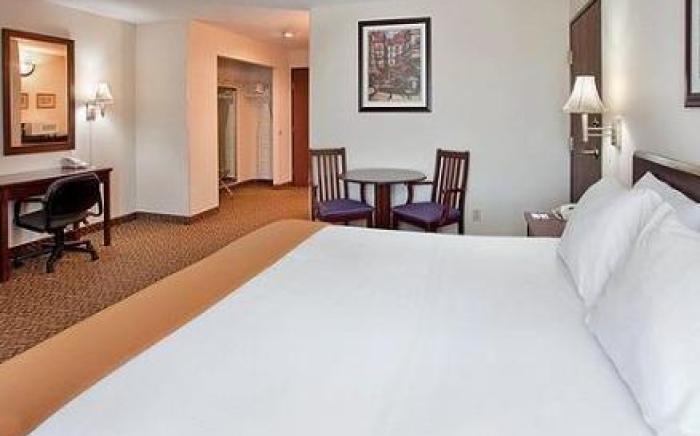 Holiday Inn Express Osage Beach - Lake of the Ozarks By IHG