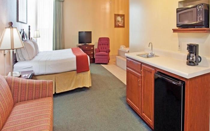 Holiday Inn Express Marshfield - Springfield Area By IHG