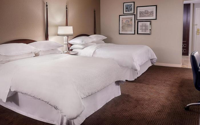 Sheraton Westport Chalet Hotel St. Louis