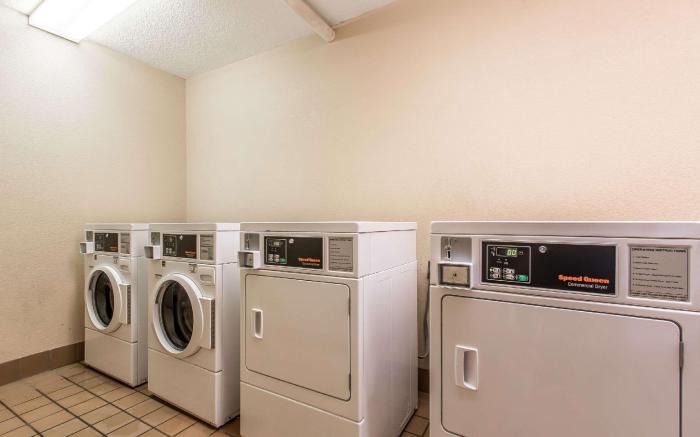 Econo Lodge Inn & Suites Foley-North Gulf Shores