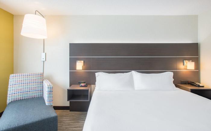 Holiday Inn Express Hotel & Suites Boston - Marlboro By IHG