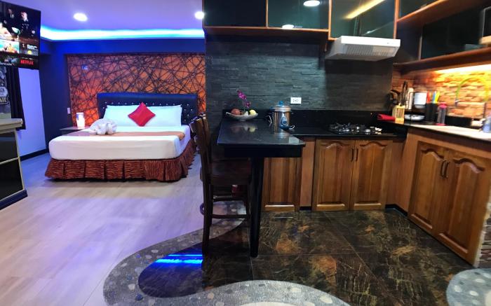 ClockWorkOrange Luxury Suites