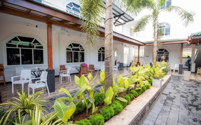 Owinmo Hotel