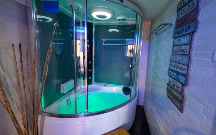 ClockWorkOrange Luxury Suites