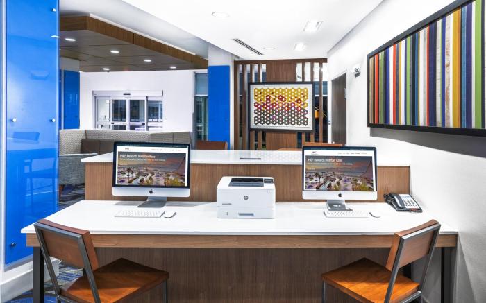 Holiday Inn Express And Suites Denton - Sanger By IHG