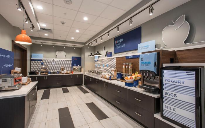 Holiday Inn Express And Suites Phoenix North - Happy Valley By IHG