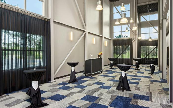 Delta Hotels Milwaukee Northwest
