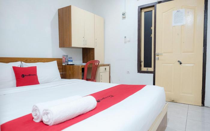 RedDoorz near Tugu Pers Jambi