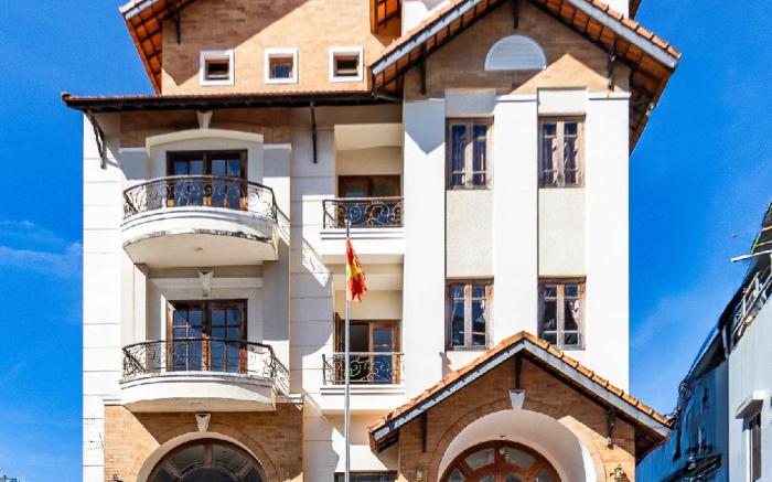 Hung Phong Hotel - Near Dalat Night Market
