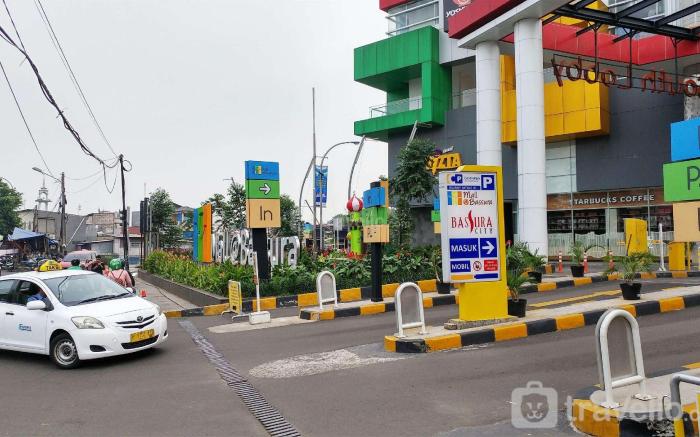 Comfy 2BR at Bassura City Apartment By Travelio