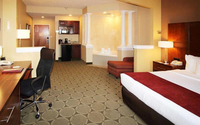 Comfort Suites Near University