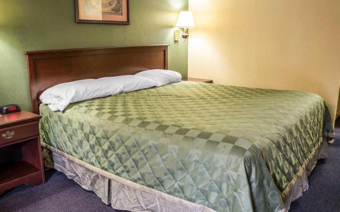Rodeway Inn & Suites Plymouth Hwy 64