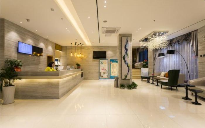 City Comfort Inn Xinfeng High-speed Railway West Station Yingbin Avenue