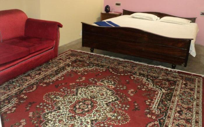 Royal Guest House & Service Apartment