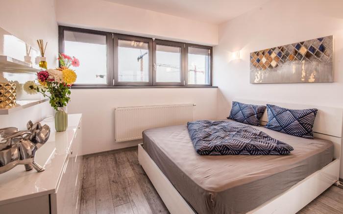 Luxury 2-Room Penthouse Plaza Residence P1