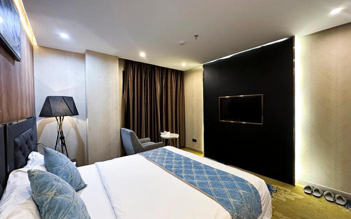 DIAMOND HOTEL