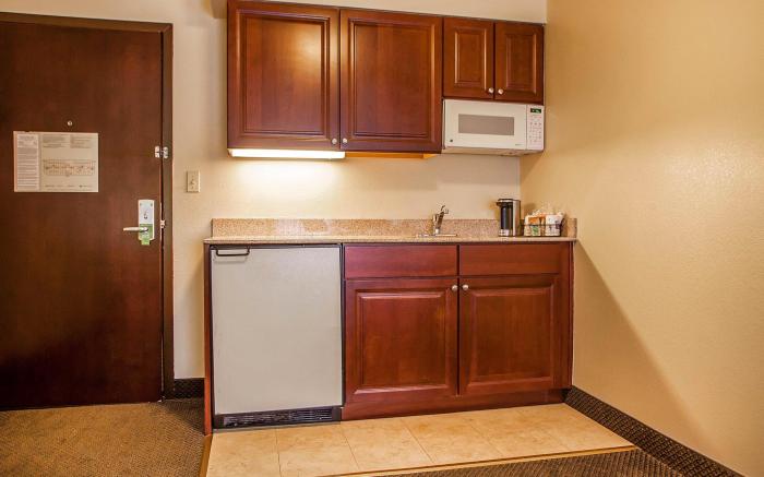 Comfort Inn & Suites Somerset - New Brunswick