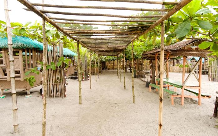 RedDoorz @ Prince JB Beach Resort Zambales