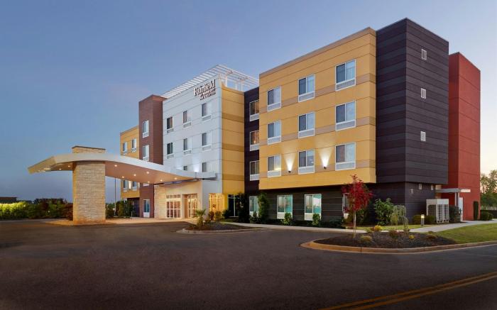 Fairfield by Marriott Inn & Suites Locust Grove I-75 South