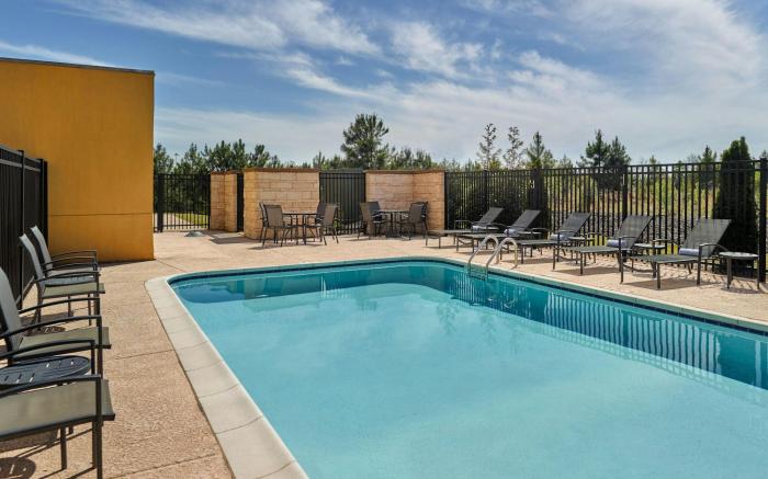 Fairfield by Marriott Inn & Suites Locust Grove I-75 South